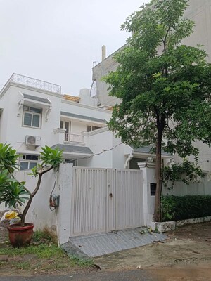 4 BHK Villa – Exterior View View at DLF Green Avenue, Dlf Phase iv - for Rent