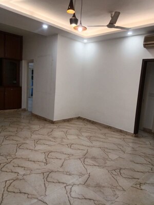 Room in 4 BHK Villa at DLF Green Avenue, Dlf Phase iv – for Rent