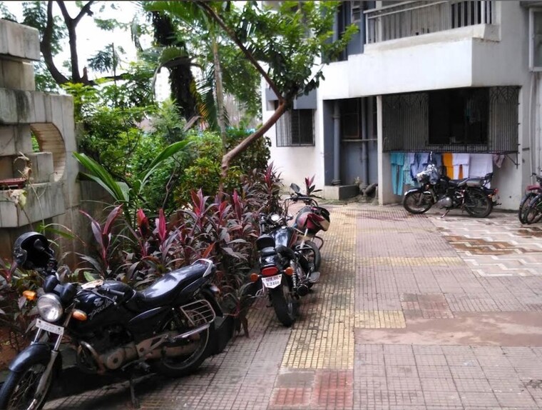  Parking, vrindavan-chs-malad-east-mumbai 1 Bedroom 400 Sq.Ft. Apartment In Malad East Mumbai 10689105