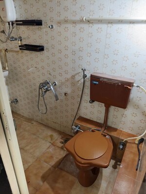 Furnished Amenities in 2 BHK Apartment at Dahisar Spring Field CHS, Dahisar West – for Rent