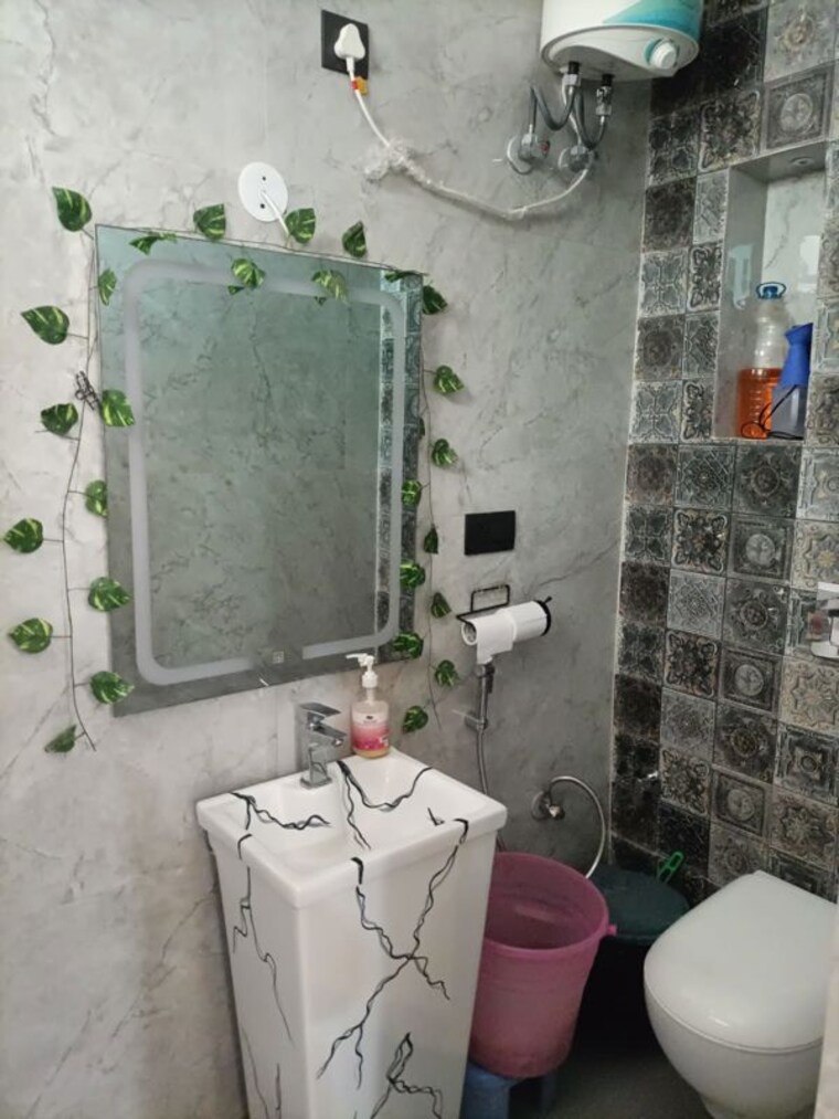 Bathroom, puri-kohinoor 3 Bedroom 175 Sq.Yd. Builder Floor In Sector 89 Faridabad 10689123