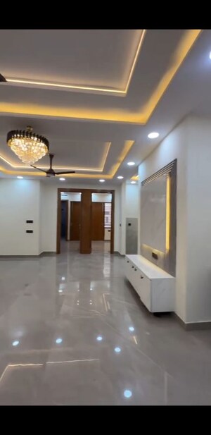 Building Lobby in 3 BHK Builder Floor at Puri Kohinoor, Sector 89 – for Rent