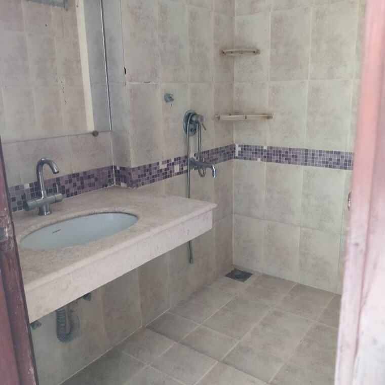Bathroom, oberoi-springs 2.5 Bedroom 1350 Sq.Ft. Apartment In Andheri West Mumbai 9276027