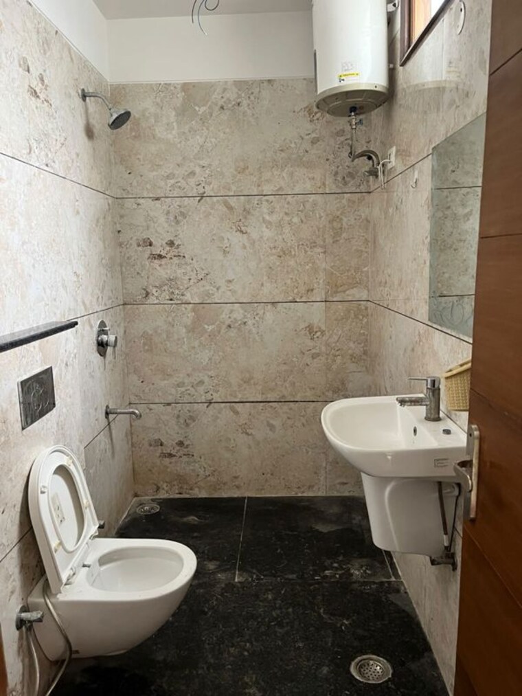 Bathroom, nk-savitry-enclave 3 Bedroom 1860 Sq.Ft. Apartment In Vip Road Zirakpur 10689140
