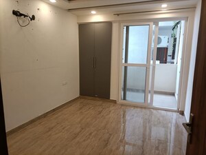 Room in 3 BHK Builder Floor at Puri Kohinoor, Sector 89 – for Rent