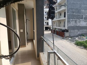 Staircase in 3 BHK Builder Floor at Puri Kohinoor, Sector 89 – for Rent