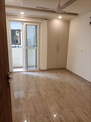 Room in 3 BHK Builder Floor at Puri Kohinoor, Sector 89 – for Rent