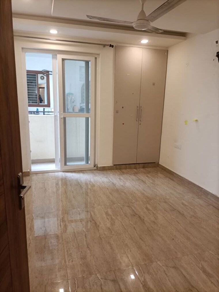 Room, puri-kohinoor 3 Bedroom 160 Sq.Yd. Builder Floor In Sector 89 Faridabad 10689143