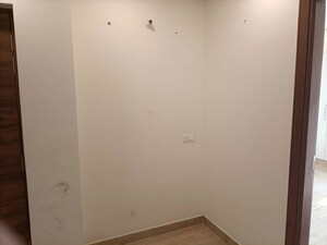 Room in 3 BHK Builder Floor at Puri Kohinoor, Sector 89 – for Rent