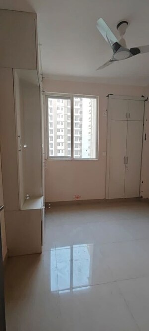 Building Lobby in 2.5 BHK Apartment at Hawelia Valenova Park, Tech Zone 4 Greater Noida – for Sale