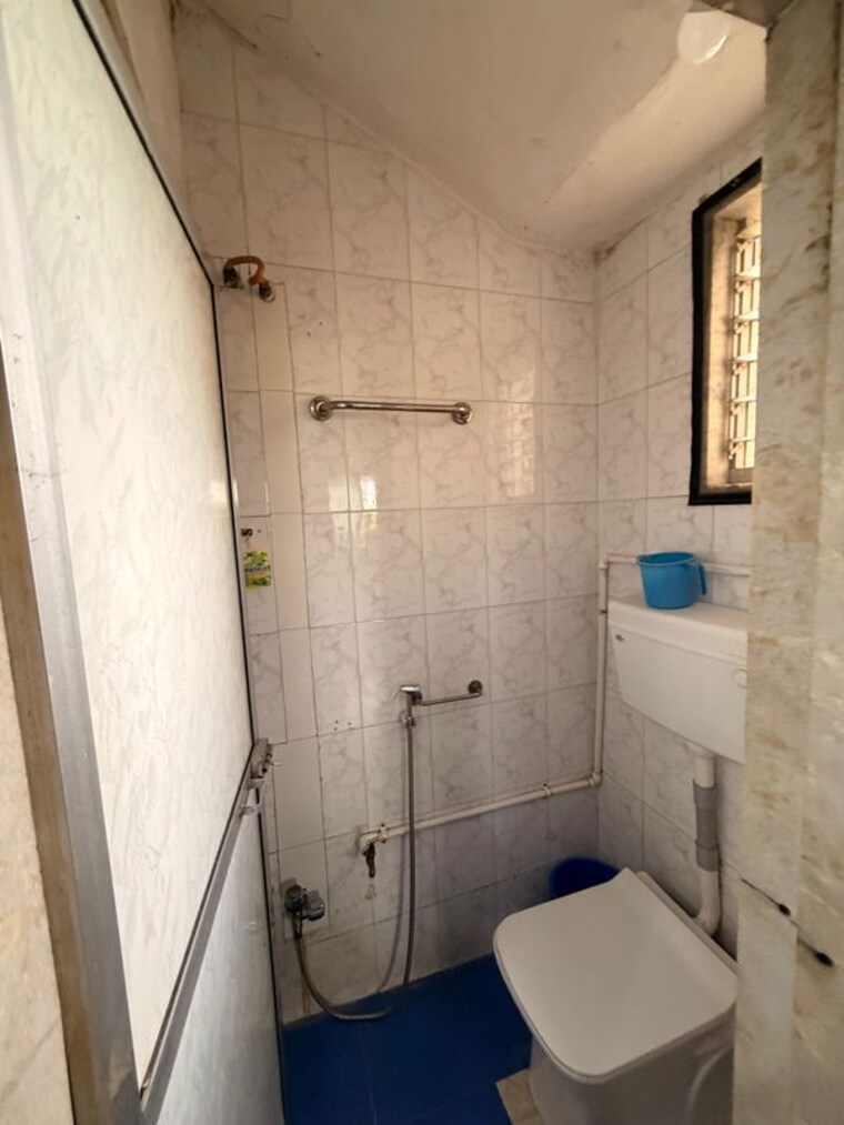 Bathroom, lig-colony 2 Bedroom 600 Sq.Ft. Apartment In Kurla West Mumbai 10689167