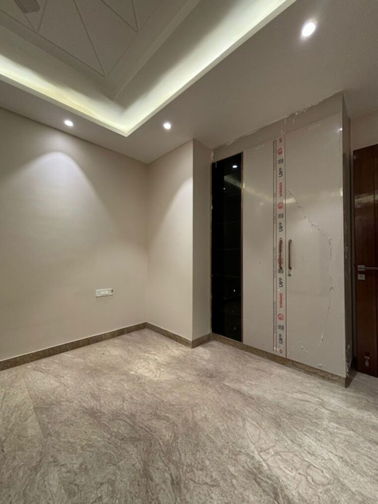 Room, shivalik colony 3 Bedroom 200 Sq.Ft. Builder Floor In Shivalik Colony Delhi 10689165