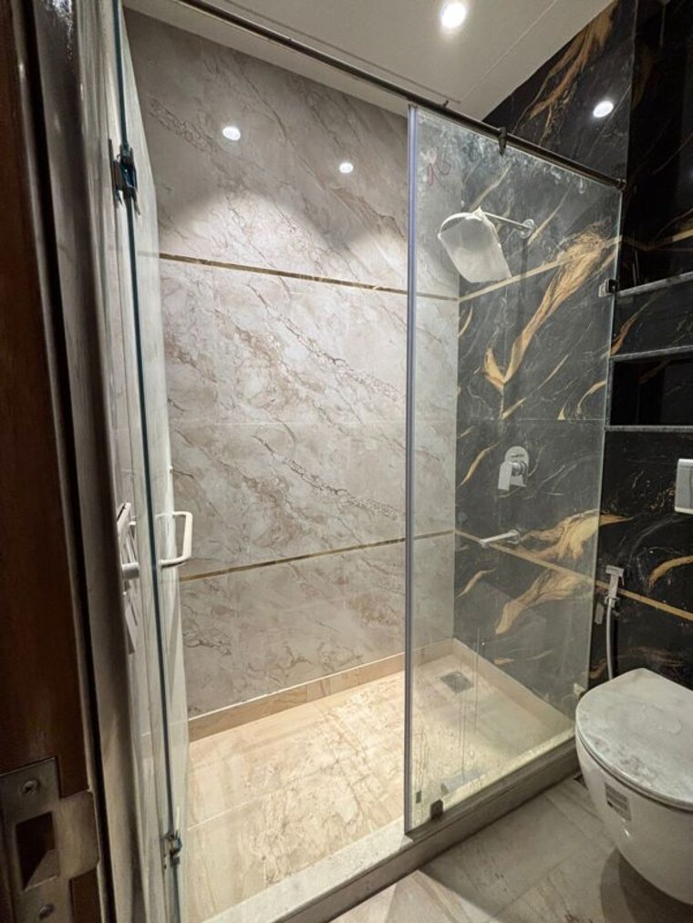 Bathroom, shivalik colony 3 Bedroom 200 Sq.Ft. Builder Floor In Shivalik Colony Delhi 10689165