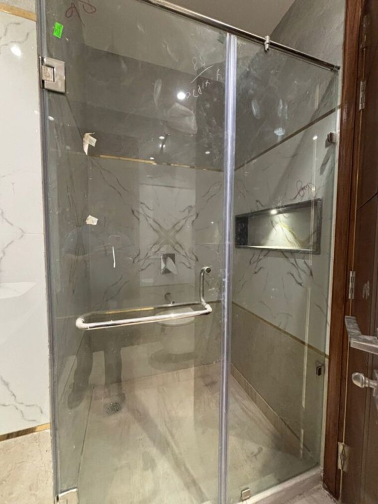 Bathroom, shivalik colony 3 Bedroom 200 Sq.Ft. Builder Floor In Shivalik Colony Delhi 10689165