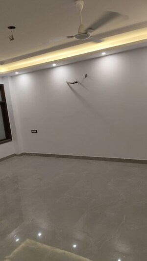 Room in 3 BHK Builder Floor at Chattarpur – for Sale