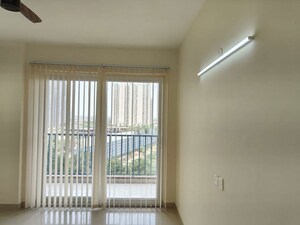 Room in 3 BHK Apartment at Tata Eureka Park, Sector 150 – for Rent