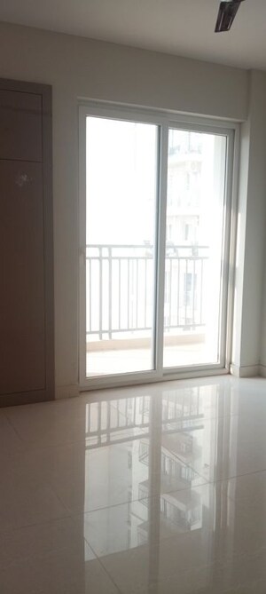 Room in 2 BHK Apartment at Eldeco Live By The Greens, Sector 150 – for Rent