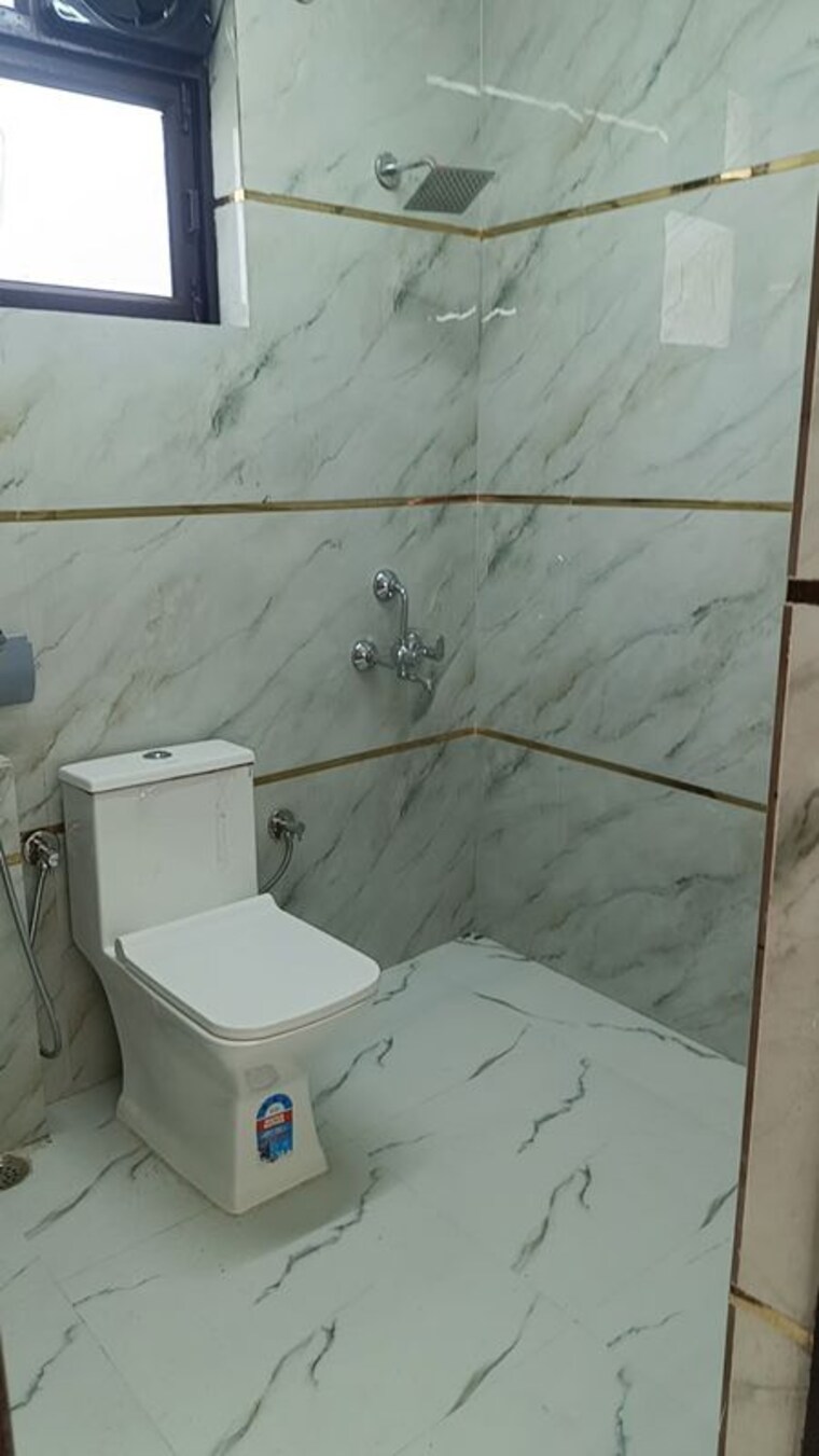 Bathroom, palam vihar 3 Bedroom 312 Sq.Yd. Builder Floor In Palam Vihar Gurgaon 10689206