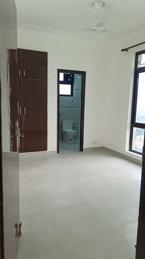 Room in 3 BHK Builder Floor at Palam Vihar – for Rent