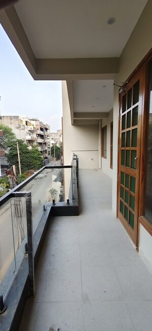 Balcony in 1 BHK Builder Floor at Sushant Lok 2, Sector 57 – for Rent