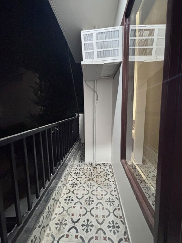 Balcony, sector 53 1 Bedroom 55 Sq.Yd. Builder Floor In Sector 53 Gurgaon 10689238
