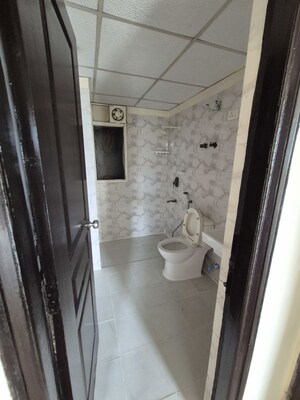 Furnished Amenities in 2.5 BHK Apartment at Sethi Max Royale, Sector 76 – for Rent