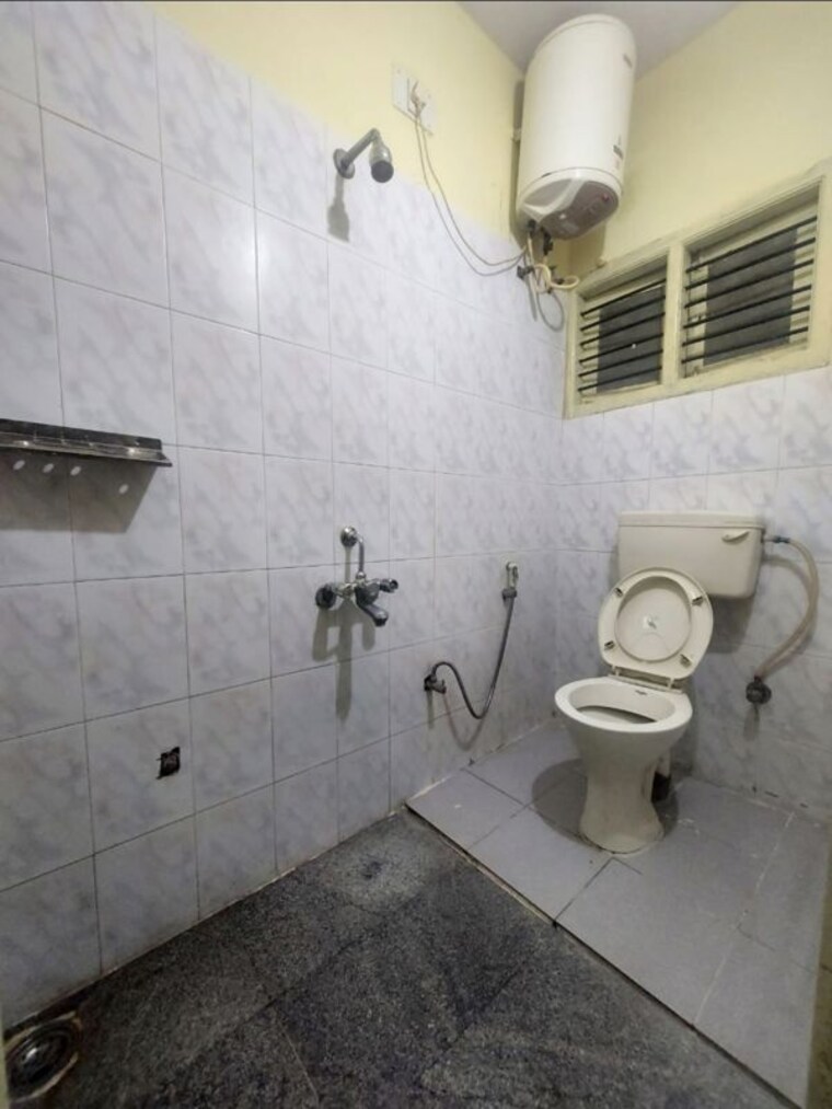 Bathroom, btm layout stage 2 3 Bedroom 1300 Sq.Ft. Builder Floor In Btm Layout Stage 2 Bangalore 10689302