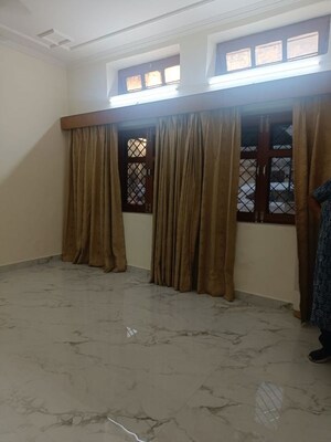 2 BHK Builder Floor For Rent in Sector 19