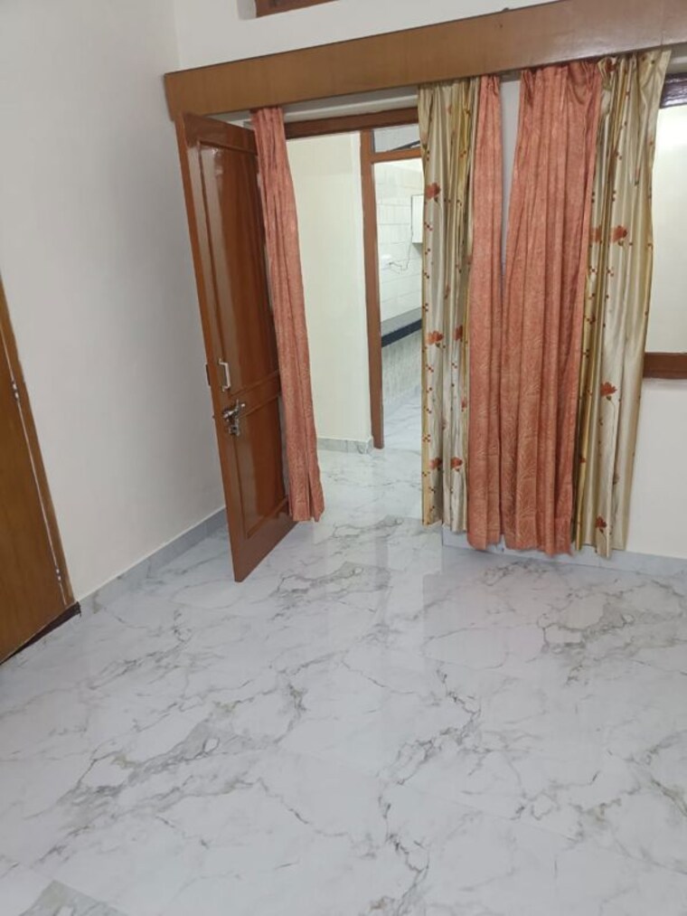 Room, sector 19 2 Bedroom 1000 Sq.Ft. Builder Floor In Sector 19 Chandigarh 10689308