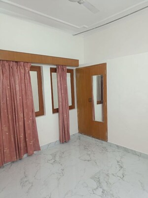 Room in 2 BHK Builder Floor at Sector 19 – for Rent