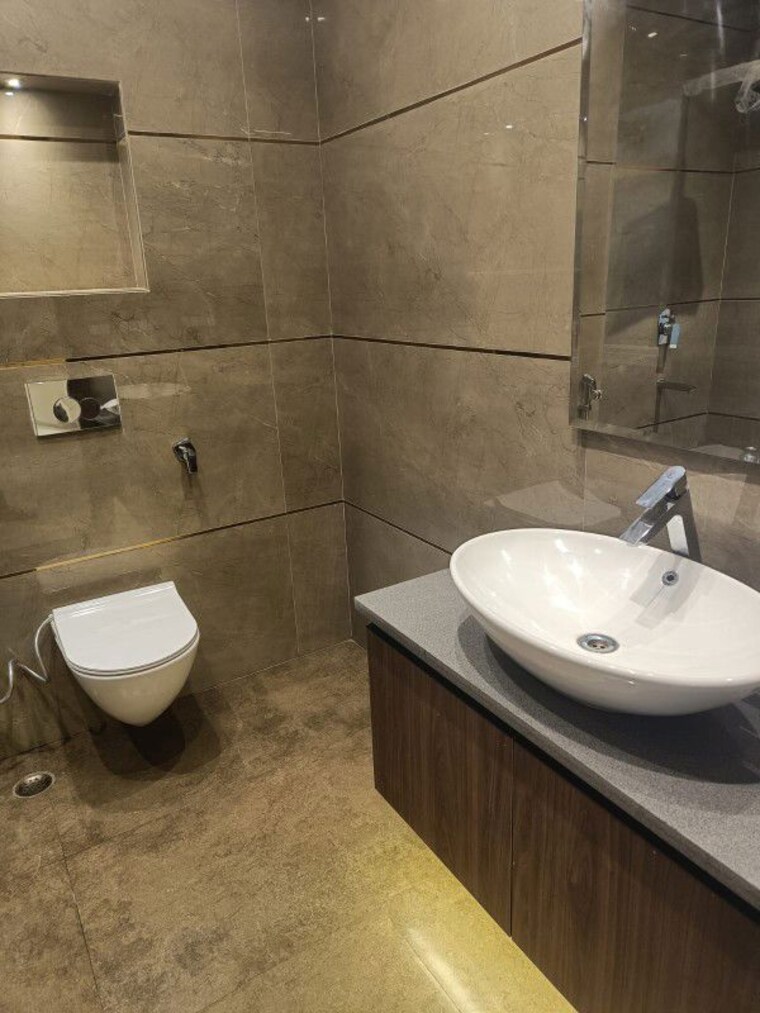 Bathroom, sector 14 2 Bedroom 947 Sq.Ft. Independent House In Sector 14 Gurgaon 10689332