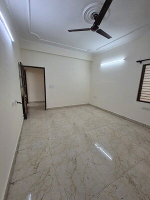 Room in 2 BHK Independent House at Sector 14 – for Rent