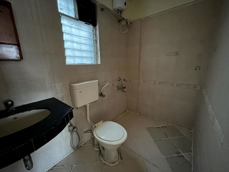 Bathroom, aditya-breeze-park 2 Bedroom 1040 Sq.Ft. Apartment In Balewadi Pune 10689373