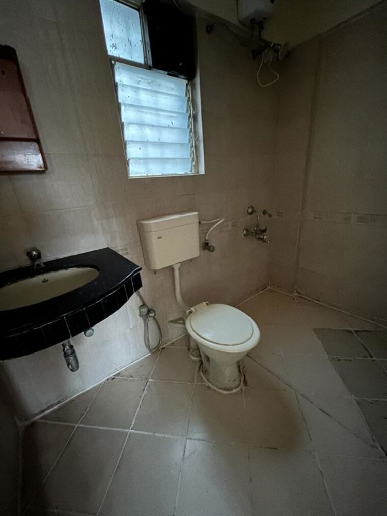 Bathroom, aditya-breeze-park 2 Bedroom 1040 Sq.Ft. Apartment In Balewadi Pune 10689373