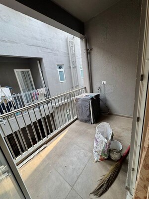 Balcony in 3 BHK Builder Floor at Smart World Orchard, Sector 61 – for Rent