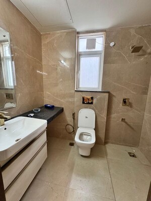 Bathroom in 3 BHK Builder Floor at Smart World Orchard, Sector 61 – for Rent