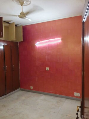 Room in 3 BHK Villa at Sushant Lok I – for Rent