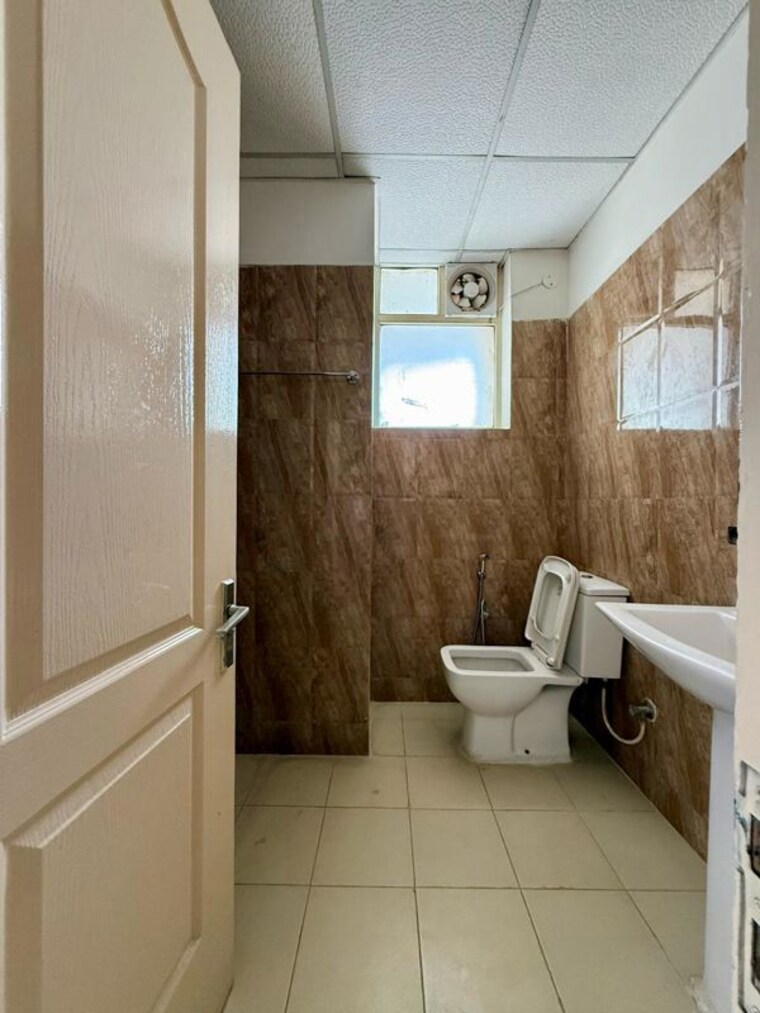 Bathroom, ambala highway 3 Bedroom 1750 Sq.Ft. Apartment In Ambala Highway Zirakpur 10689416