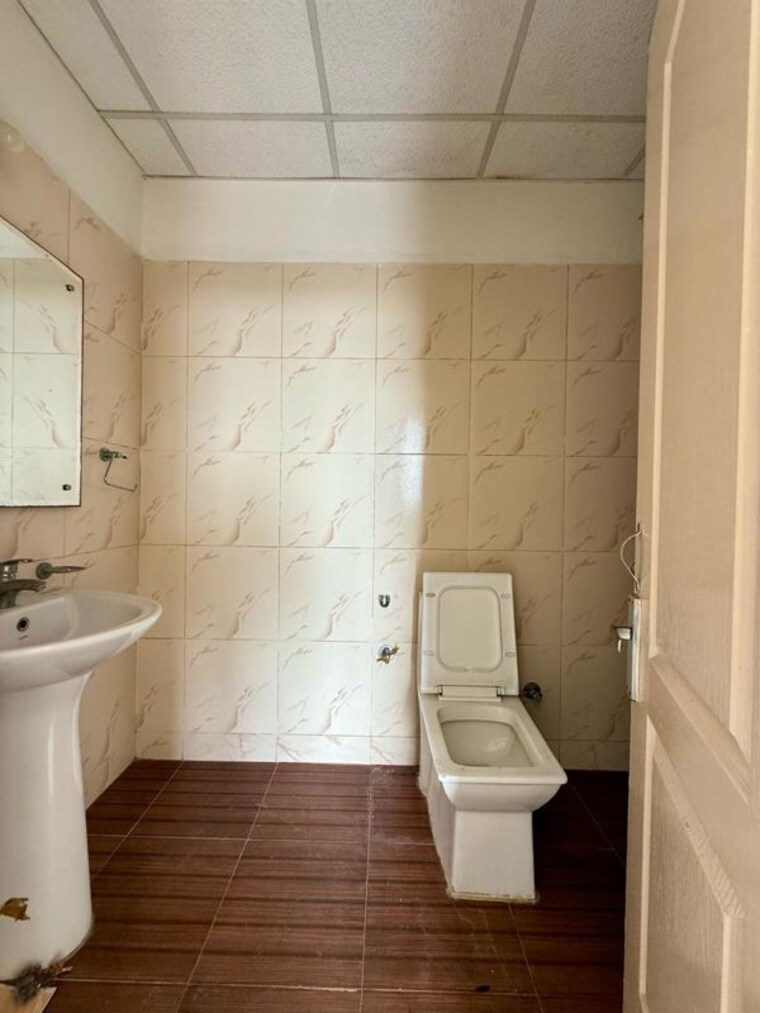 Bathroom, ambala highway 3 Bedroom 1750 Sq.Ft. Apartment In Ambala Highway Zirakpur 10689416