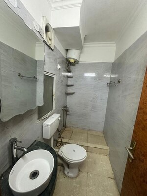 Bathroom in 4 BHK Apartment at DLF Trinity Towers, Dlf Phase V – for Rent