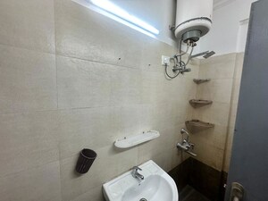 Bathroom in 4 BHK Apartment at DLF Trinity Towers, Dlf Phase V – for Rent