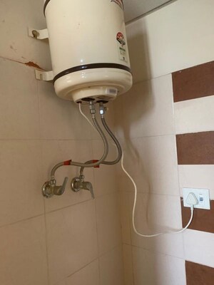 Bathroom in 4 BHK Apartment at Eldeco Elegante, Vibhuti Khand – for Rent
