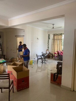 Team Area in 4 BHK Apartment at Eldeco Elegante, Vibhuti Khand – for Rent