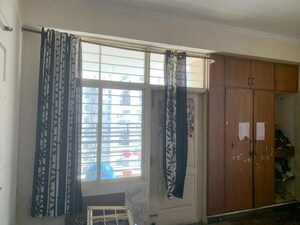 Room in 4 BHK Apartment at Eldeco Elegante, Vibhuti Khand – for Rent