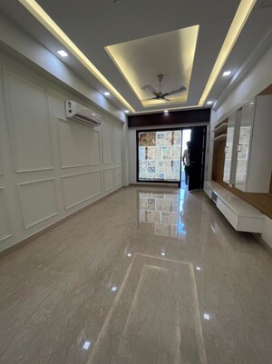 Bedroom in 3 BHK Builder Floor at Sector 43 – for Rent