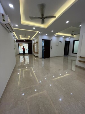Kitchen in 3 BHK Builder Floor at Sector 43 – for Rent