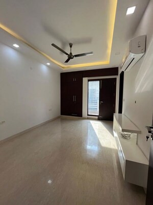 Room in 3 BHK Builder Floor at Sector 43 – for Rent