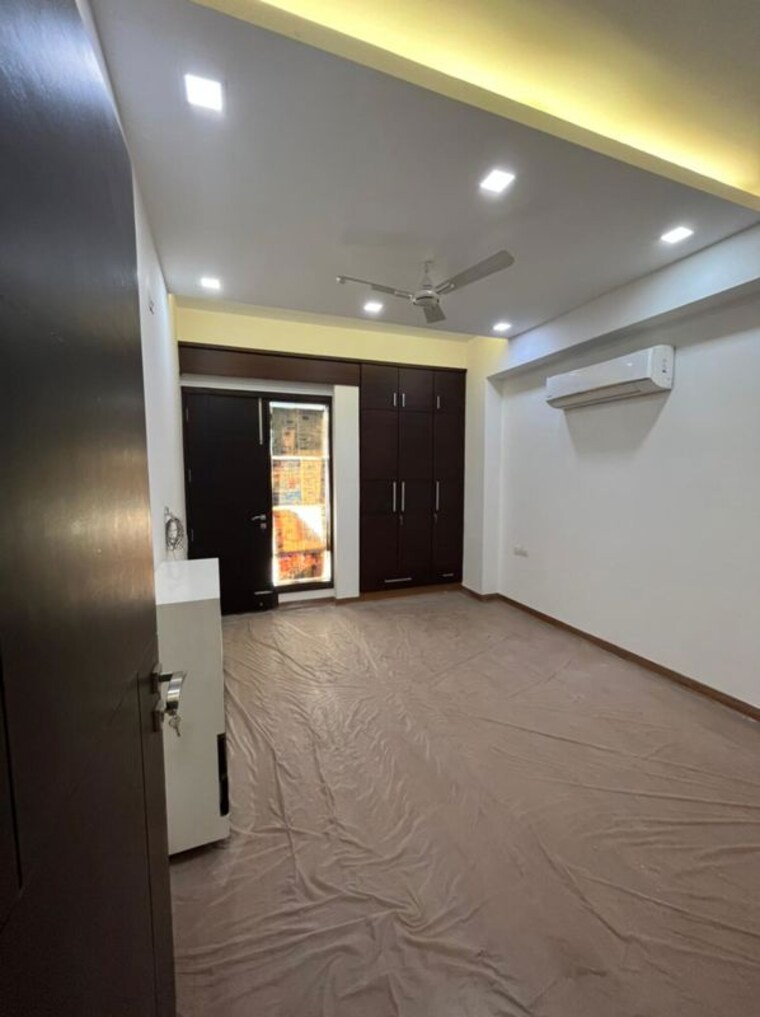 Room, sector 43 3 Bedroom 1935 Sq.Ft. Builder Floor In Sector 43 Gurgaon 10689435