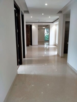 Room in 3 BHK Builder Floor at Sector 43 – for Rent