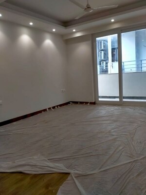 Room in 3 BHK Builder Floor at Sector 43 – for Rent